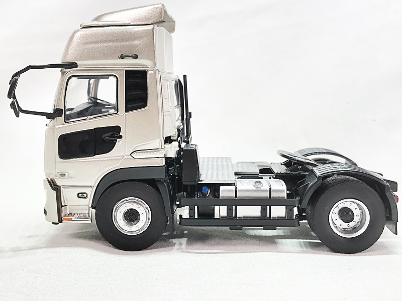 京商　UDトラックス　1/43　クオン Quon　トラクターヘッド　ミニカー　同梱OK　1円スタート★S