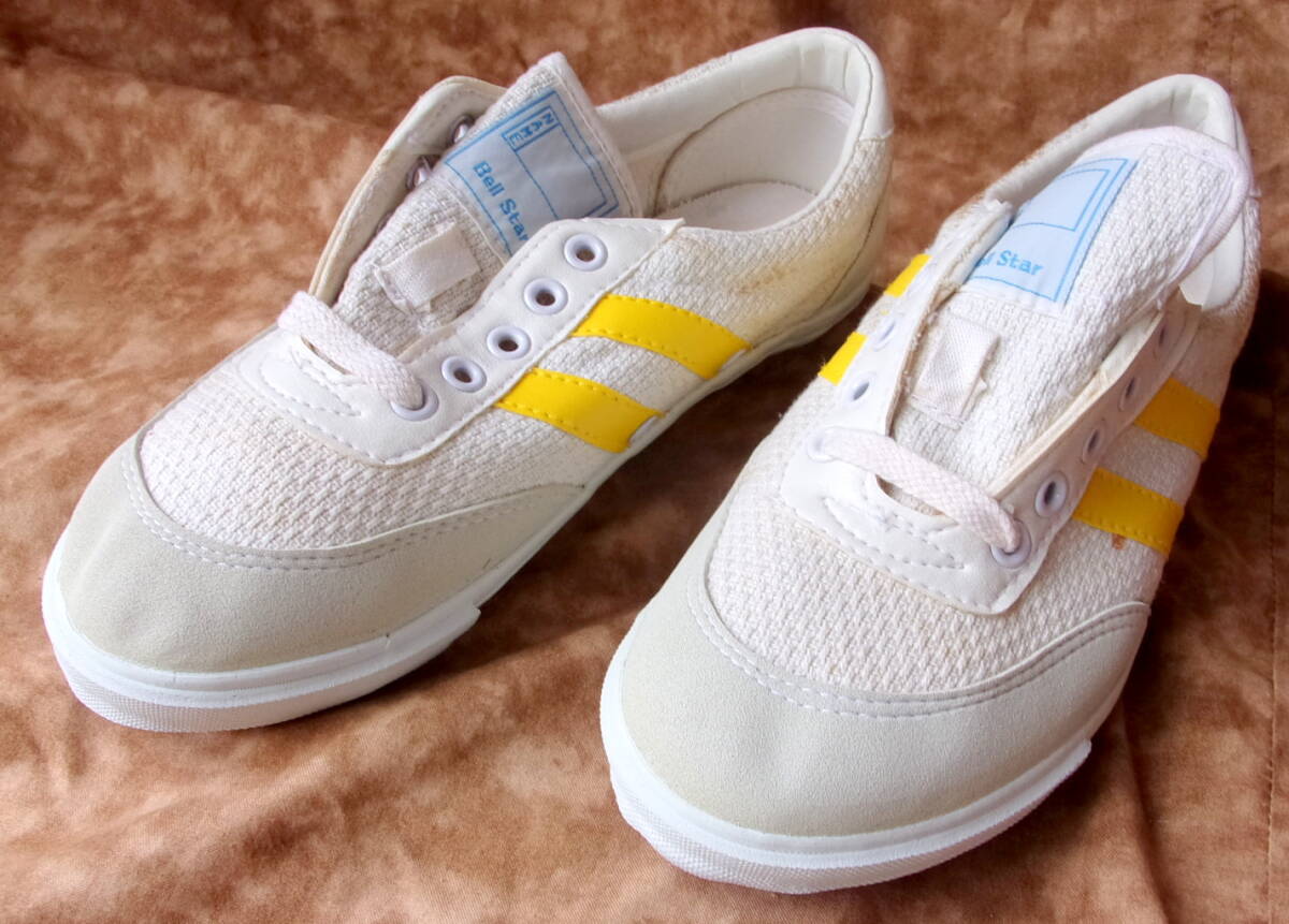 【未使用ですが傷や汚れあり】ベルスター スポーツシューズBS10号(白地に黄色のライン入り上履き紐靴タイプ)21.5cm(長期在庫品)_画像1