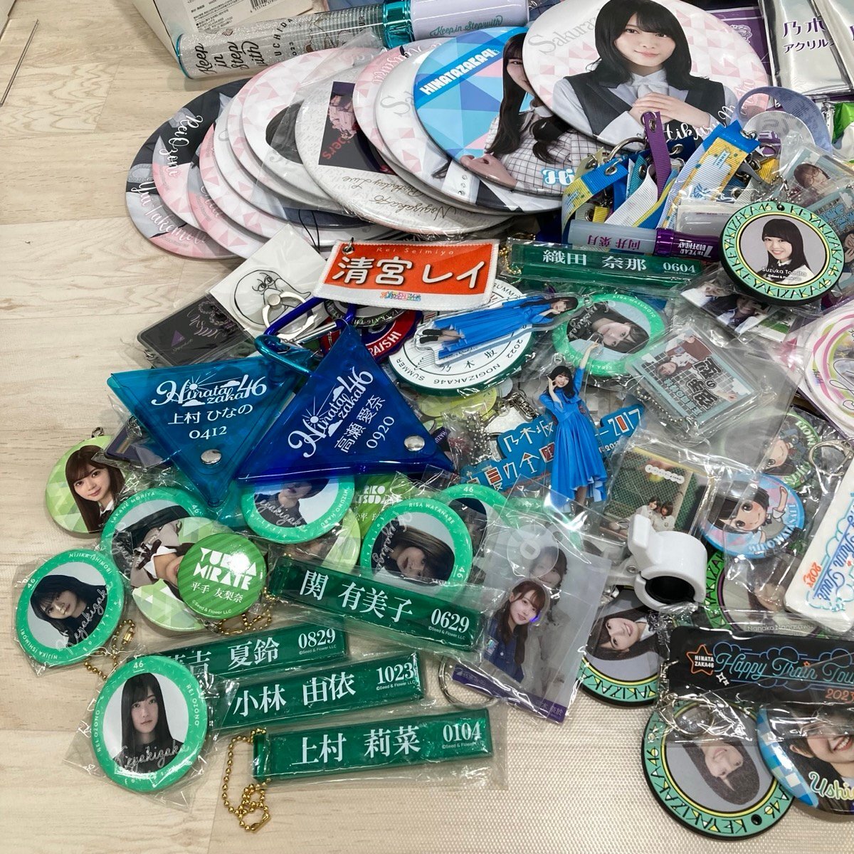 ② 坂道 乃木坂 日向坂 欅坂 46 グッズ ( ハンガー うちわ 缶