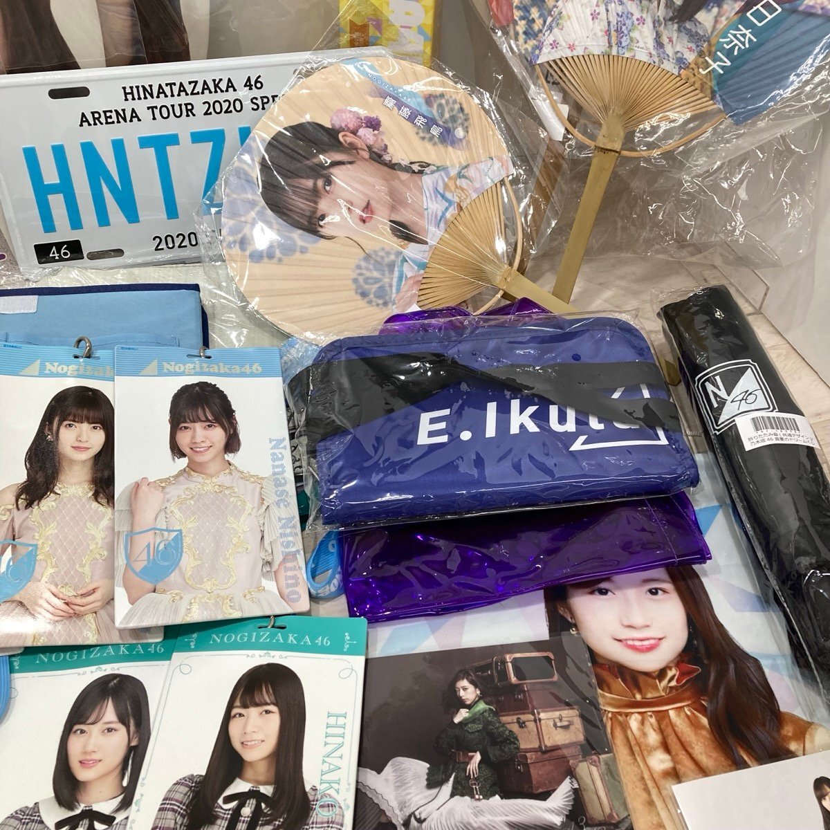 ② 坂道 乃木坂 日向坂 欅坂 46 グッズ ( ハンガー うちわ 缶