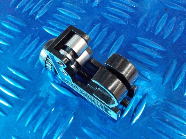 ★☆コンパクトパイプカッター　3ｍｍ～28ｍｍ　チューブカッター（ハンドル　パイプ　工具）　6-1/12