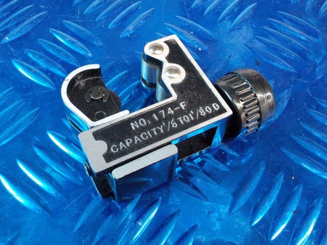 ★☆コンパクトパイプカッター　3ｍｍ～28ｍｍ　チューブカッター（ハンドル　パイプ　工具）　6-1/12