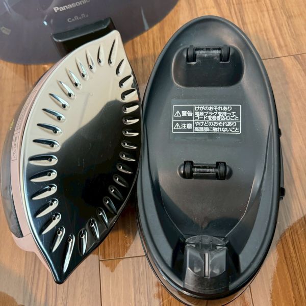 B-862 M パナソニック panasonic CaRuRu アイロン 中古品 保管品 通電確認(rèn)済 ブラック 黒 コードレススチームアイロン NI -WL704