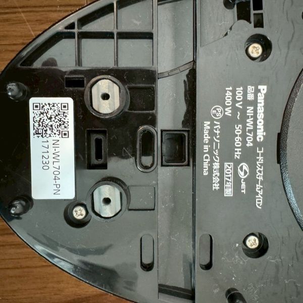 B-862 M パナソニック panasonic CaRuRu アイロン 中古品 保管品 通電確認(rèn)済 ブラック 黒 コードレススチームアイロン NI -WL704