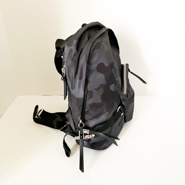 トゥミ TUMI リュックサック/バックパック 135504 デヴォー スターリング バックパック ネイビー×黒 迷彩柄/ウォーターボトルポケット付き