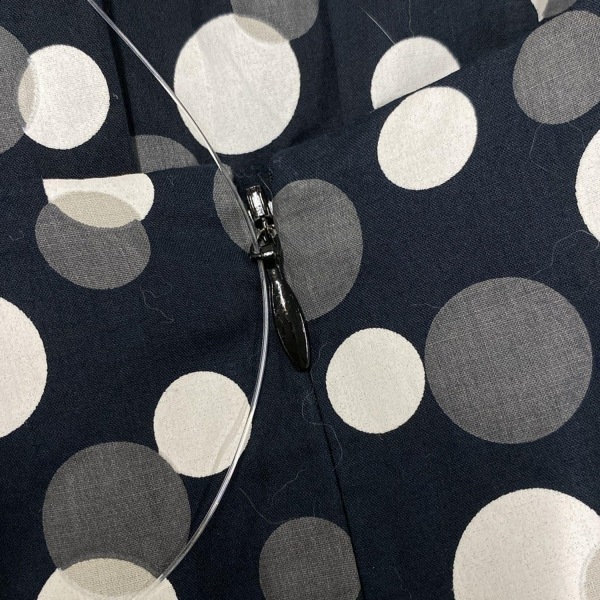 アクアスキュータム Aquascutum サイズ8 M - ダークネイビー×ダークグレー×白 レディース クルーネック/半袖/ひざ丈/ドット柄 美品