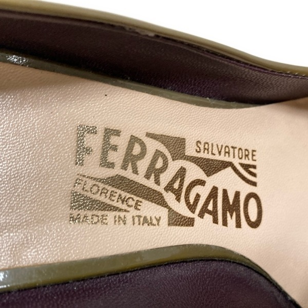 サルバトーレフェラガモ FERRAGAMO/SalvatoreFerragamo パンプス 6D - レザー カーキ レディース 靴