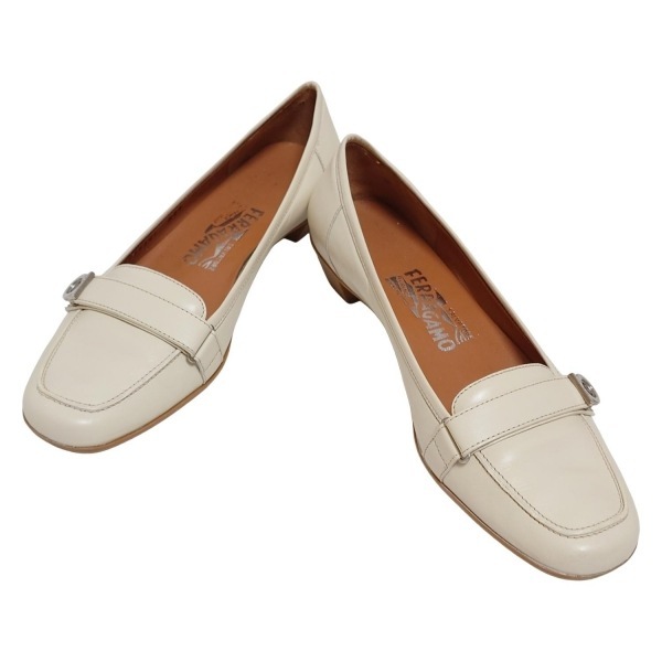 サルバトーレフェラガモ FERRAGAMO/SalvatoreFerragamo パンプス 7 b - レザー アイボリー レディース ガンチーニ 靴