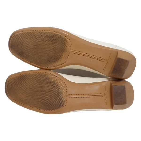 サルバトーレフェラガモ FERRAGAMO/SalvatoreFerragamo パンプス 7 b - レザー アイボリー レディース ガンチーニ 靴