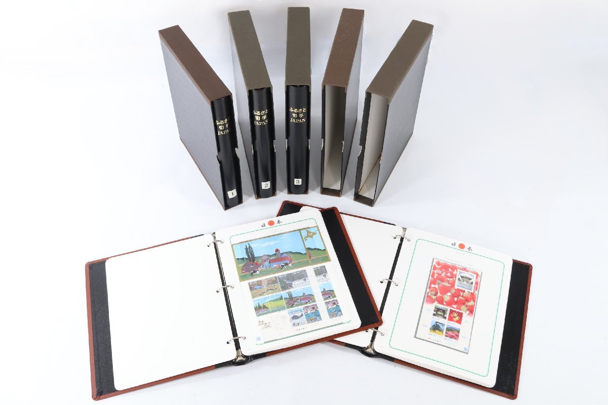 ボストーク切手アルバム(ハードケース付き・グリーン)4冊組 中古品 ボストーク切手アルバム(ハードケース付き・グリーン)4冊組 中古