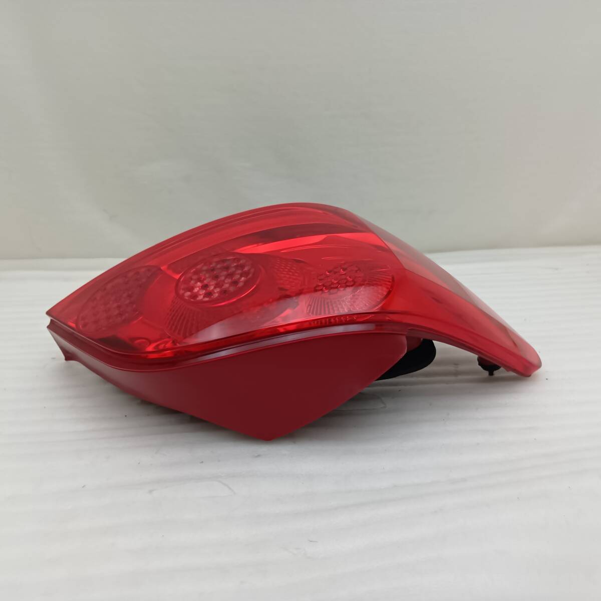 動作保証 プジョー307 T5NFU 純正 左側(cè) 左 L テールライト テールランプ テールレンズ 02000004058 W2E4Z1178