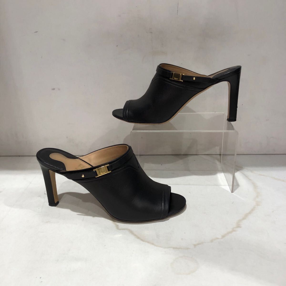 ts20250621[Salvatore Ferragamo] Salvatore Ferragamo сандалии кожа высокий каблук черный 7 1/2