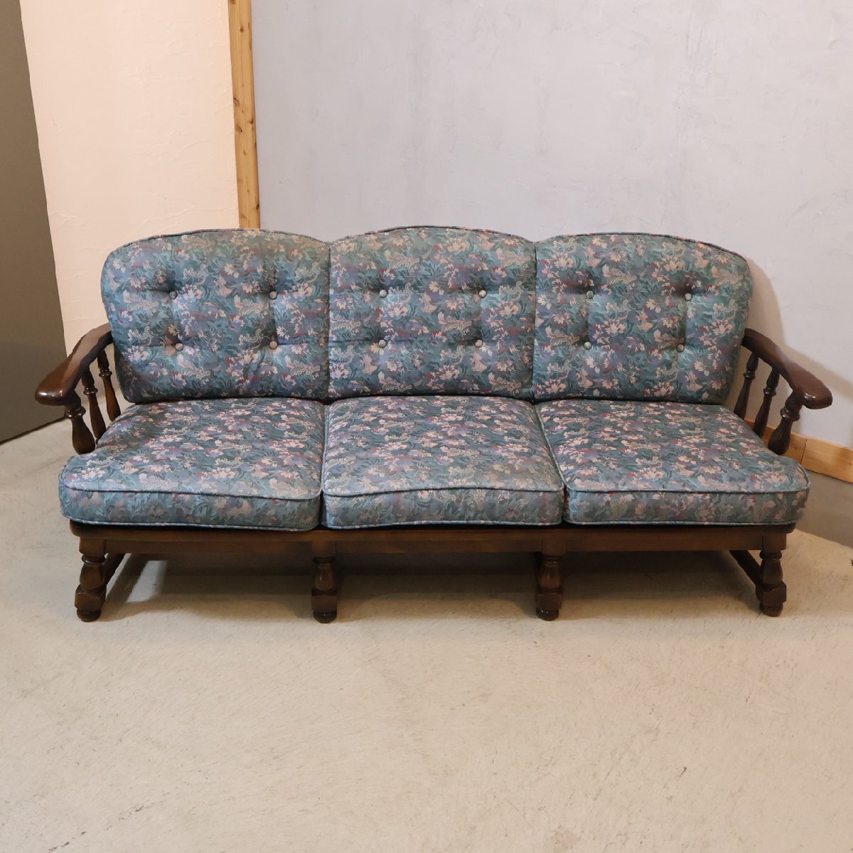 Karimoku カリモク COLONIAL コロニアル 3人掛椅子 WC67 クラシック アンティーク調 トリプルソファ レトロ 3Pソファ カントリー FF120_画像2