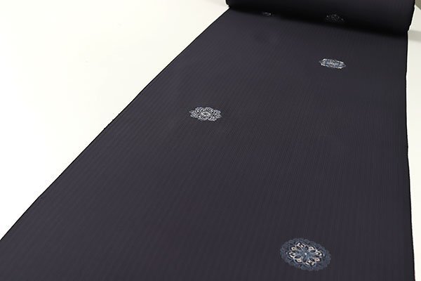 【和游館】KKK457　「桐壷」印！京都名門『菱健』丹后ちりめん刺繍入り染め小紋著尺