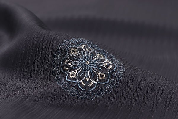 【和游館】KKK457　「桐壷」??！京都名門『菱健』丹后ちりめん刺繍入り染め小紋著尺