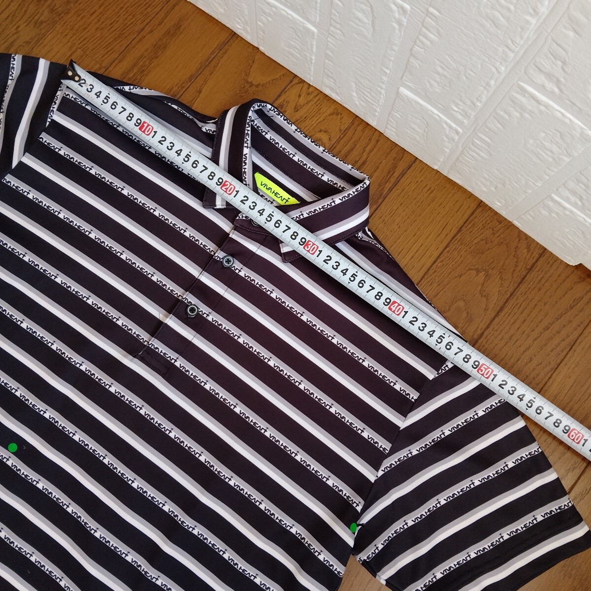 2040【中古】VIVA HEART GOLF　ビバハートゴルフ　ゴルフウェア　半袖ポロシャツ　メンズサイズ　L（50）黒グレー白ボーダー柄_画像2