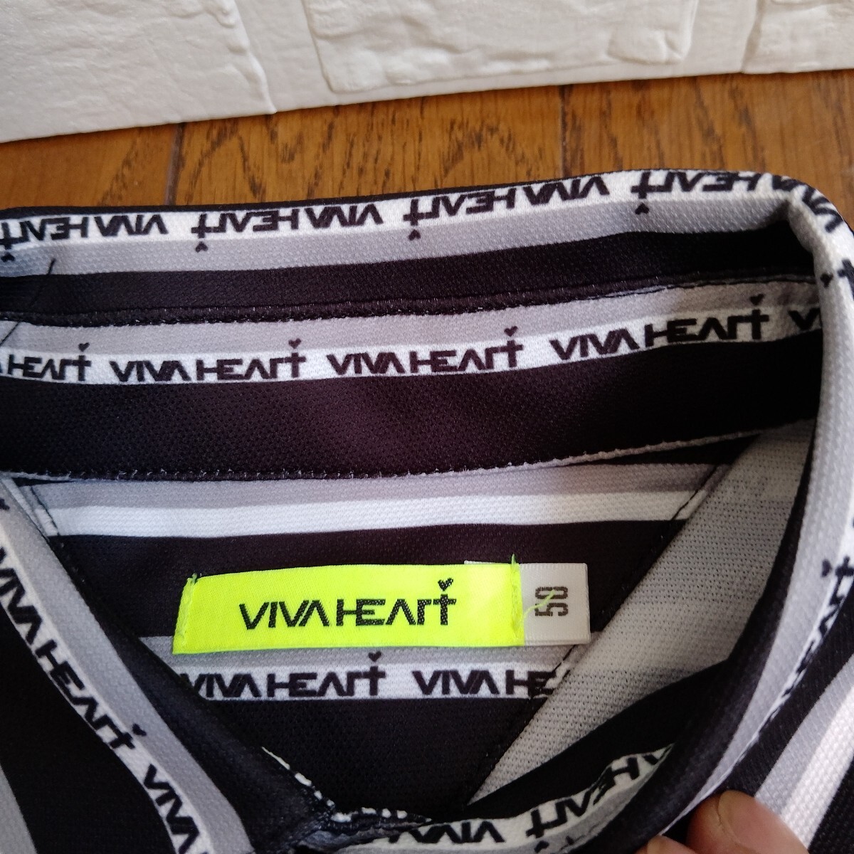 2040【中古】VIVA HEART GOLF　ビバハートゴルフ　ゴルフウェア　半袖ポロシャツ　メンズサイズ　L（50）黒グレー白ボーダー柄_画像5