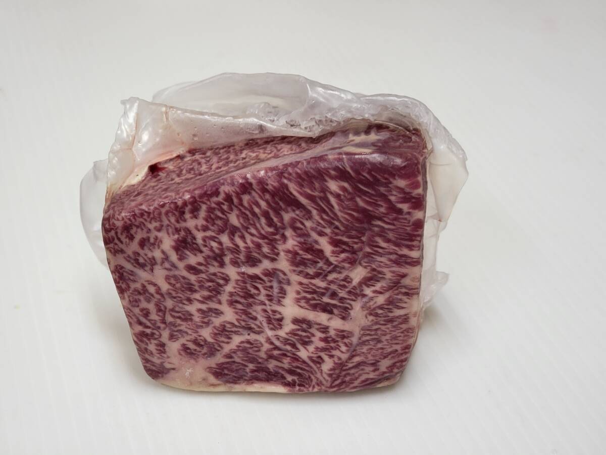 黒毛和牛肩ロース　九州産黒毛和牛　 暫定重量　約350g　真空冷凍パック　週末ご褒美　_画像4