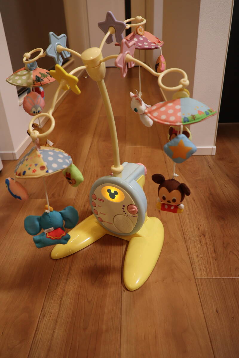 【送料無(wú)料】タカラトミー ディズニー キャラクターズ やわらかガラガラメリーデラックスプラス 折りたたみベビーベッド対応