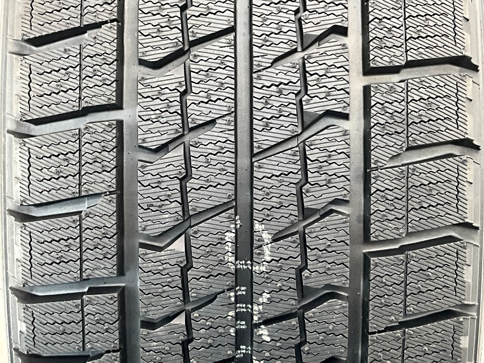 新品タイヤ 処分特価 4本セット 235/40R19 96Q グッドイヤー ICE NAVI ZEAII 冬 スタッドレス 235/40/19 アコード ハイブリッド b11824