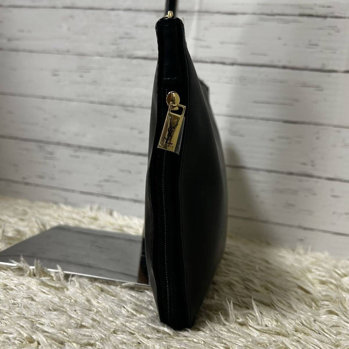 [ новый товар не использовался ]1 иен ~ YVES SAINT LAURENT YSL Yves Saint-Laurent ручная сумочка сцепление Logo натуральная кожа Gold металлические принадлежности роскошный 