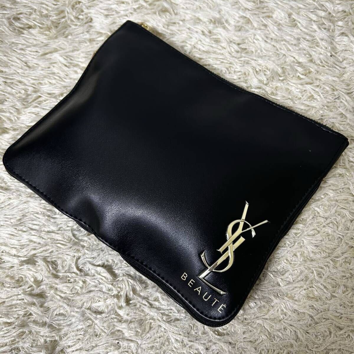 [ новый товар не использовался ]1 иен ~ YVES SAINT LAURENT YSL Yves Saint-Laurent ручная сумочка сцепление Logo натуральная кожа Gold металлические принадлежности роскошный 