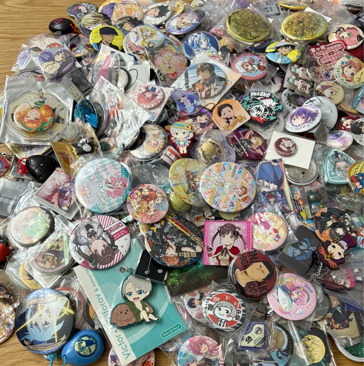 アニメグッズ まとめ売り 大量 缶バッジ アクスタ ラバスト ノン