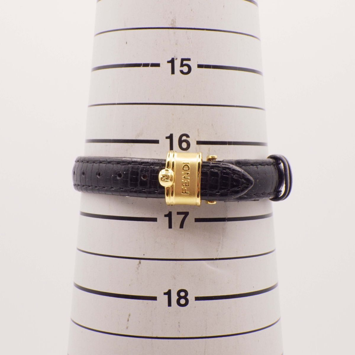 445063【1円スタート】FENDI フェンディ 350L オロロジ Dバックル レディース 時(shí)計(jì) クオーツ ケース25mm