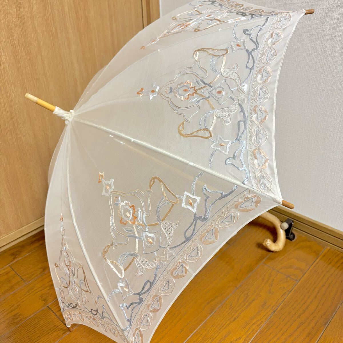未使用◇汕頭◇SWATOW◇スワトウ刺繍シルク100%日傘◇定価7.8万 未使用◇汕頭◇SWATOW◇スワトウ刺繍シルク100%日傘◇定価7.8万
