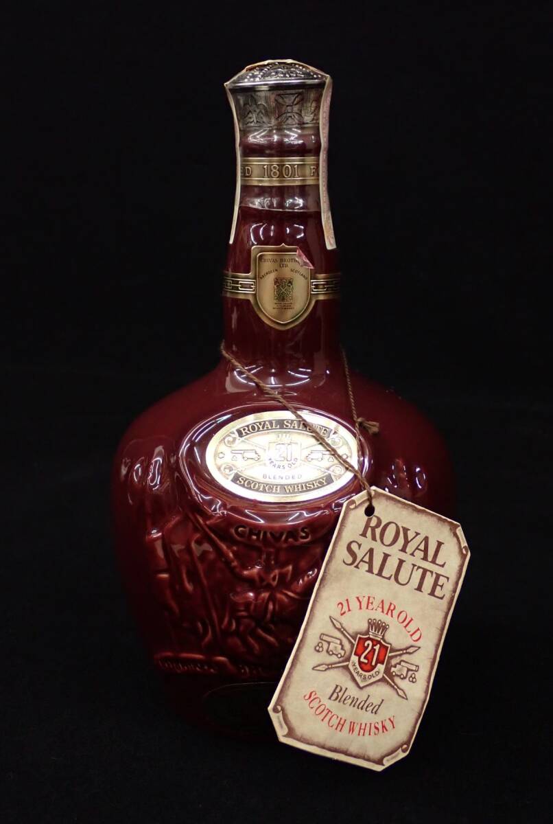 ▲古酒34【未開(kāi)栓】CHIVAS BROTHERS ROYAL SALUTE ロイヤルサルート 21年 赤 陶器ボトル(袋付)▲スコッチウイスキー/約1300g/700ml/40℃