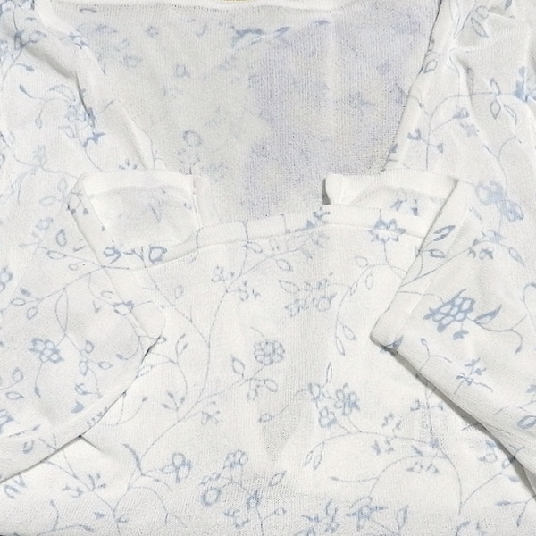 ZARA ショート Vネック ストレッチ レーヨン カーディガン カットソー ブラウスニット 2B ボタン 袖口 スリット 白 水色 花柄 F / S 美品