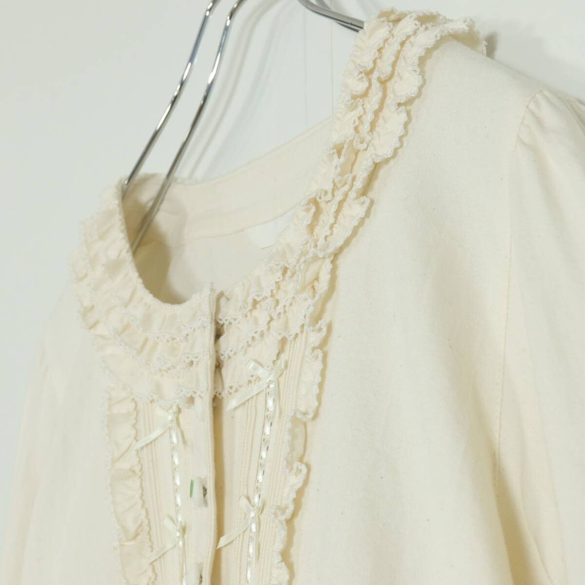 PINK HOUSE ミニリボンいっぱいオーバーブラウス きなり キナリ 赤レース&サテンリボンローンオーバーブラウス - ピンクハウス通販