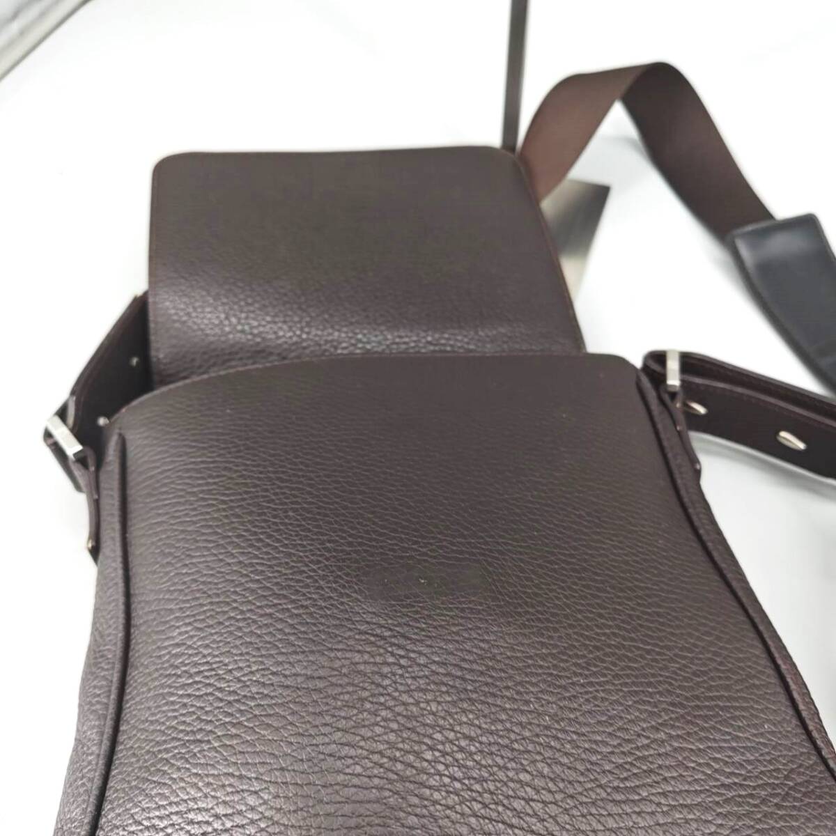 入手困難/美品 dunhill ダンヒル ショルダーバッグ メッセンジャーバック サコッシュ 斜め掛け メンズ ビジネス レザー 茶色 パッチワーク