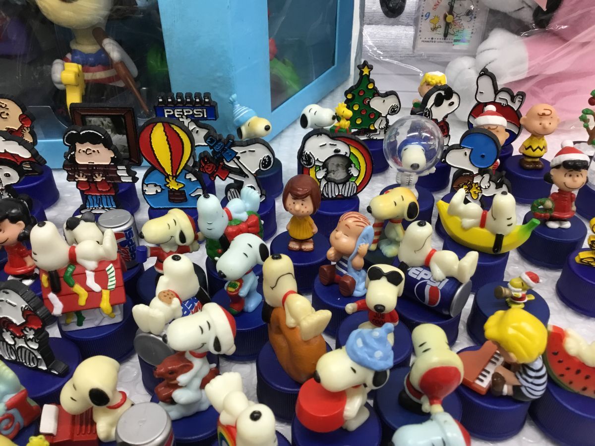 スヌーピーキャラクター フィギュア 4体セット スヌーピーと仲間たち PVCフィギュアトイ 4体セット
