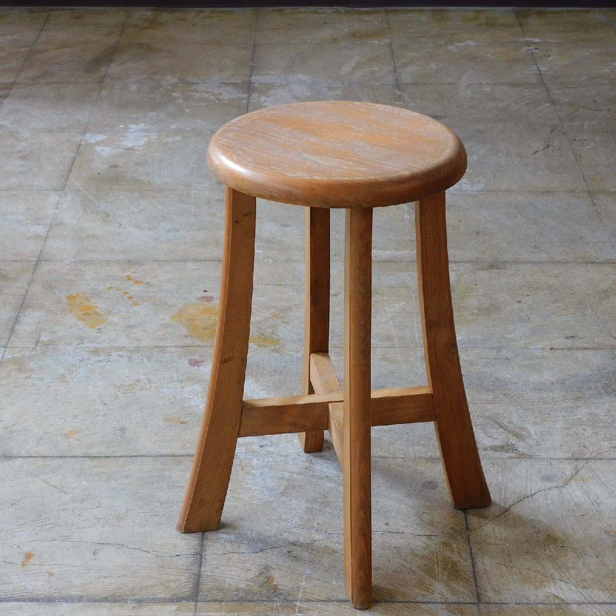 ふるい木味の丸椅子?スツール HK-a-05217 / 木制 古道具 アンティーク ブナ ビーチ 無垢材 シャビー ヴィンテージ イス チェア