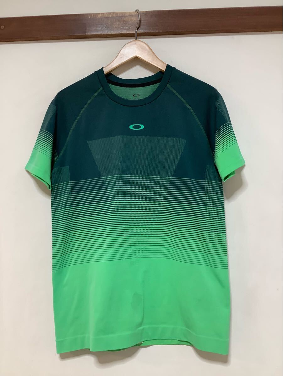こ1643 OAKLEY オークリー グラデーション ボーダー半袖Tシャツ M グリーン系 ドライ 速干 ロゴプリント パフォーマンスフィット
