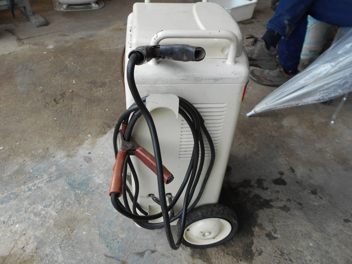 バッテリー充電器