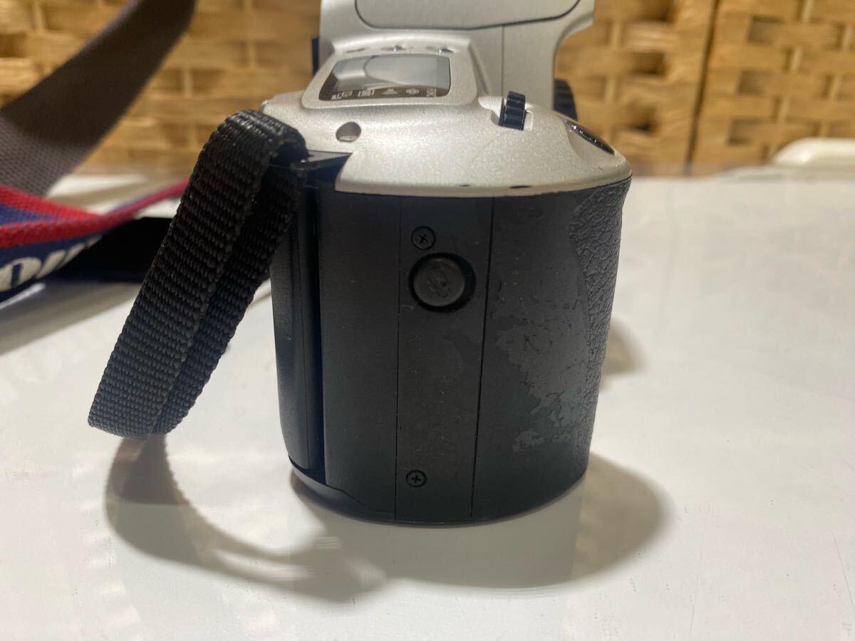 52775【自宅保管品】Canon EOS Kiss 一眼レフフィルムカメラ キャノン レンズ2個付 35-80mm 75-300mm