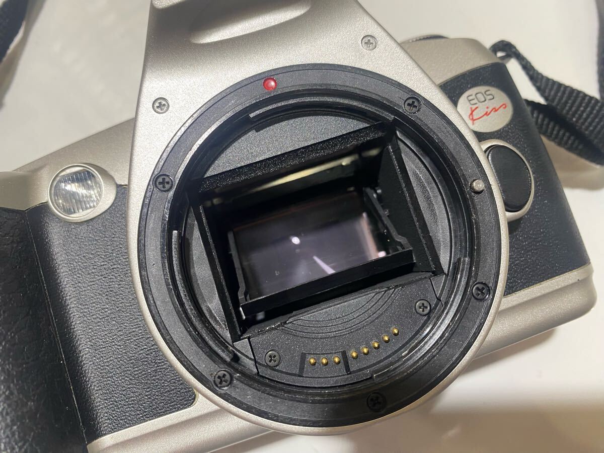 52775【自宅保管品】Canon EOS Kiss 一眼レフフィルムカメラ キャノン レンズ2個付 35-80mm 75-300mm