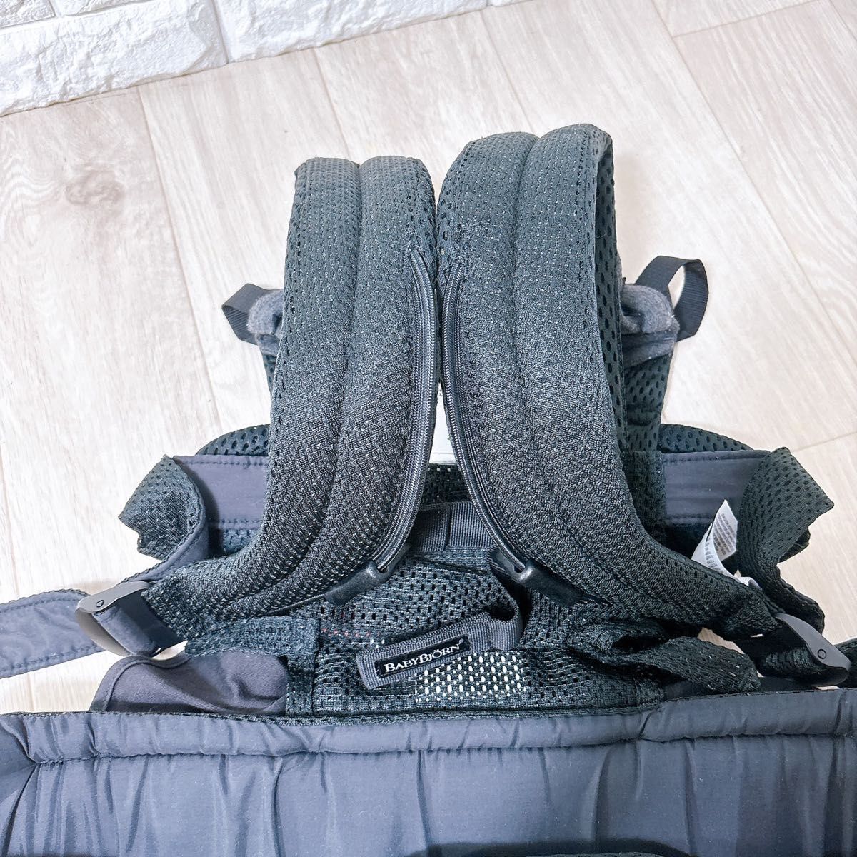 美品 BabyBjorn ベビービョルン HARMONY ハーモニー 抱っこ紐 ベビーキャリア メッシュ 最上位 ブラック おすすめ 人気 外出 移動用品 王道