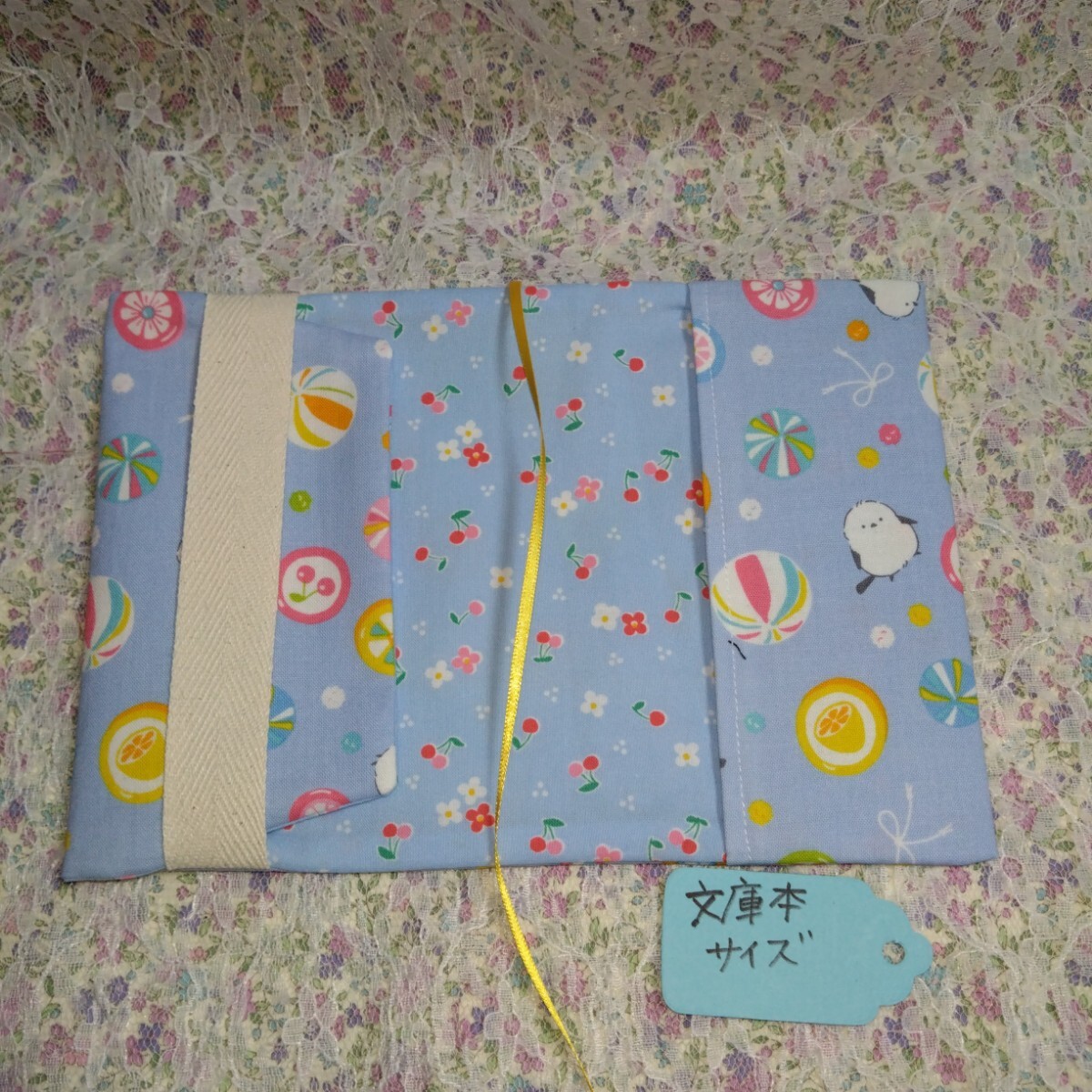 ブックカバー　文庫本size☆シマエナガ　キャンディ　水色　さくらんぼ　　ハンドメイド_画像2