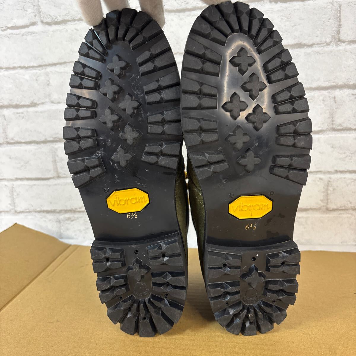 Vibramソール スエードチャッカブーツ カーキ 6.5 約24.5cm ワークブーツ風 無地 ショートブーツ オリーブグリーン ビブラムソール