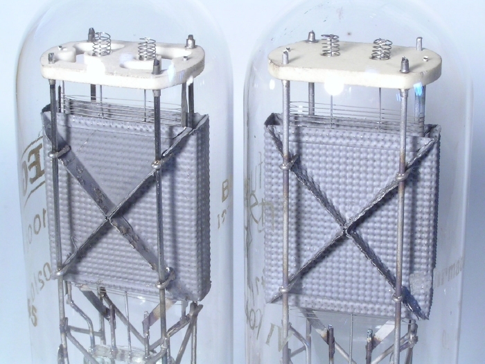 ３極出力管 TFK RS237 と AEG AS1003(RS237) ２本組