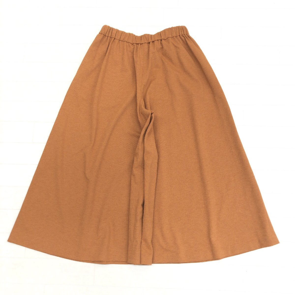 美品 yangany ヤンガニー 定価15,000円+税 ノルディスフラット フレアーパンツ 36 キャメル 日本製 ワイド ガウチョパンツ イージーパンツ_画像2