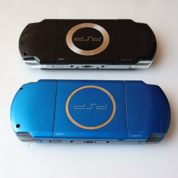 Amazon.com: PlayStation Vita Wi-Fi Khaki/Black PCH-2000ZA16