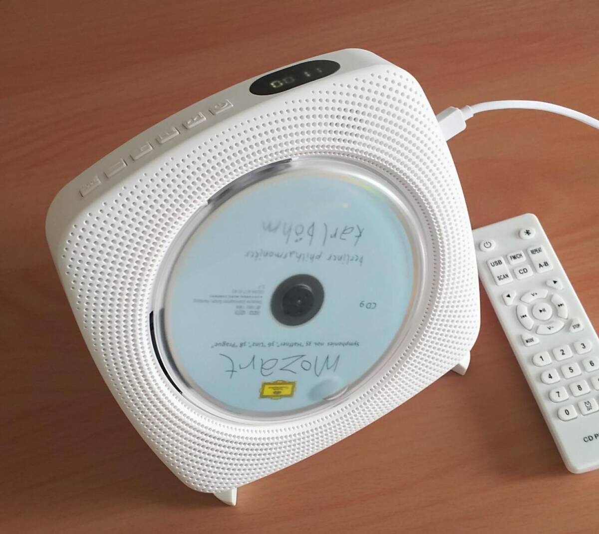1臺多役ポータブルCDプレーヤー LEDディスプレイ付き 壁掛け＆置き式
