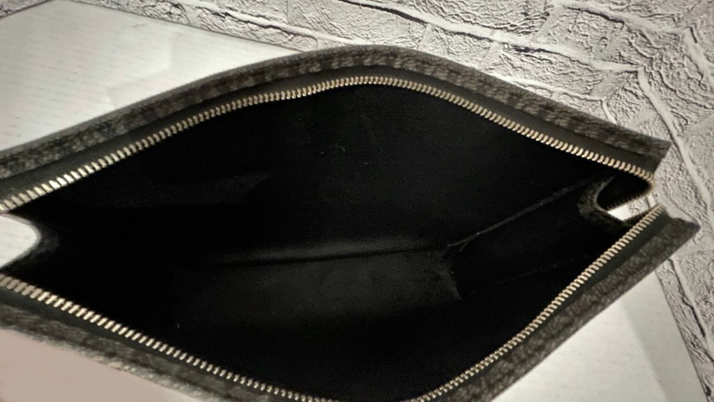 【SAINT LAURENT】モノグラム タブレットポーチ Saint Laurent モノグラム タブレットポーチ