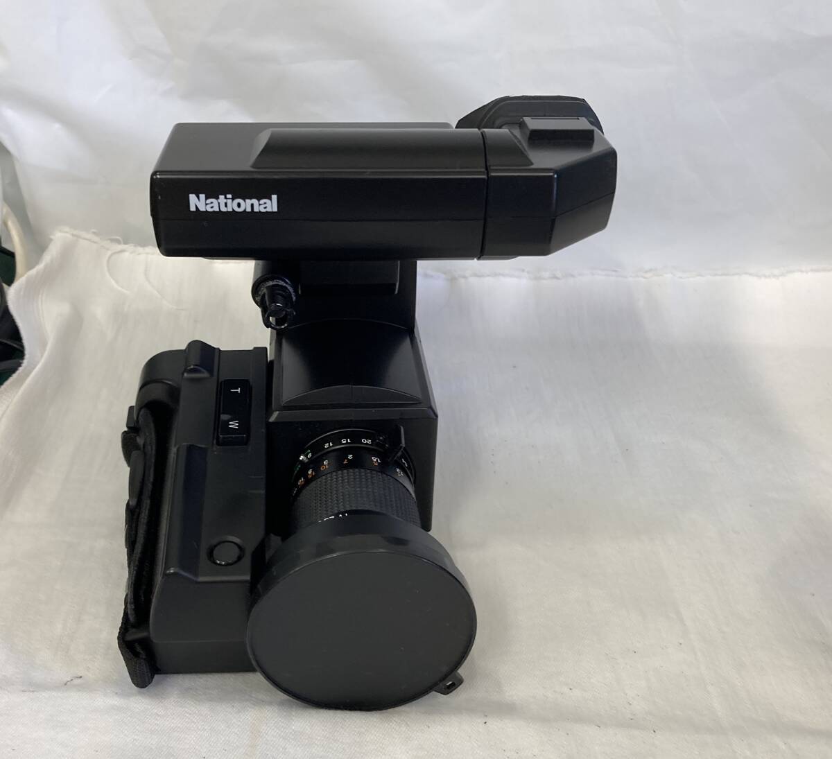 National カラービデオカメラ　VZ-C10 、ホームビデオライト VZ-LS35 、バッテリーパック VB-30 2個、収納ジュラルミンケース　一式！