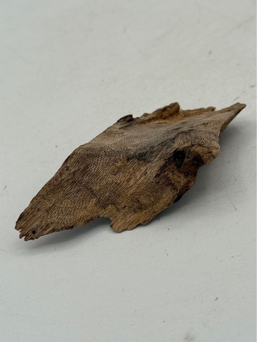 【馬蹄】ベトナム産 シャム 沈香 11.61g / 沈香 香木 お香 伽羅 羅国 真南蛮 真那伽 佐曽羅 寸門陀羅 聞香 香道具 仏具 アロマ _画像6