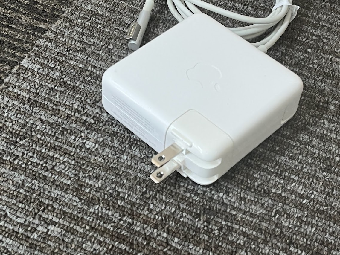 ●Apple 85W MagSafe Power Adapter　A1343
